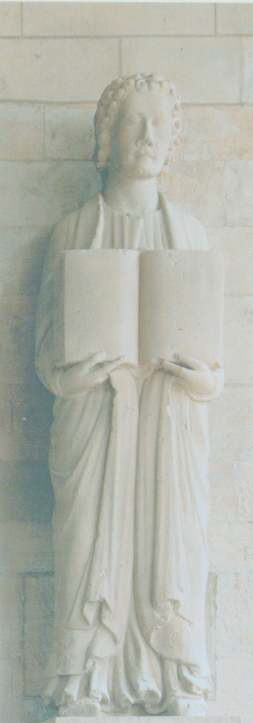 Johannes der Evangelist, Sandsteinfigur von 1250 (12)